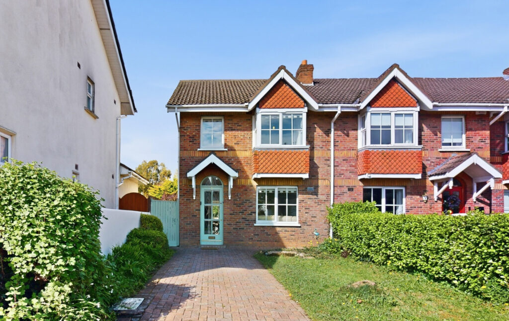 2 Woodfield, Scholarstown Road, Rathfarnham, Dublin 16