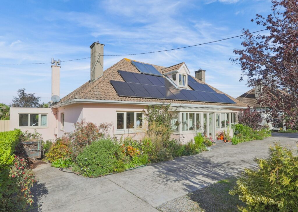 Turvey, Hillcrest Road, Dublin 18 D18W7R2